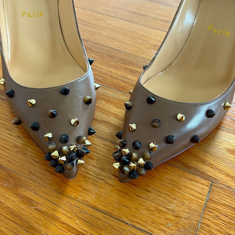 Christian Louboutin Spiked Pointed Toe Stiletto Pumps Women's Size 37.5 - Picture 3 of 7